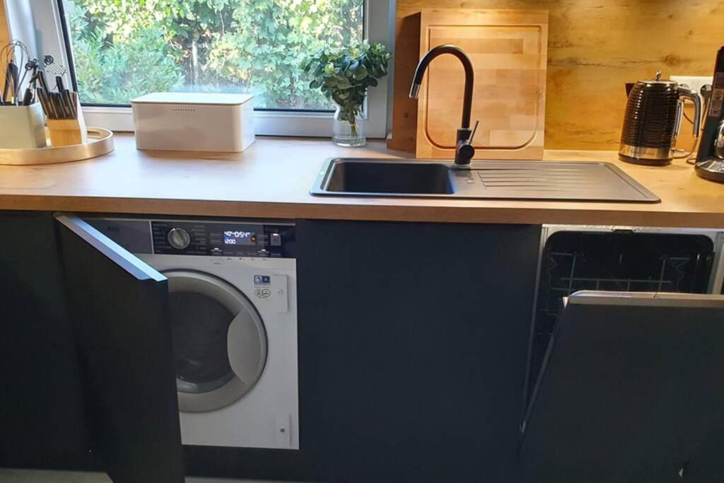 Charmantes Townhaus Mit Garten, W-Lan & Netflix Potsdam Dış mekan fotoğraf