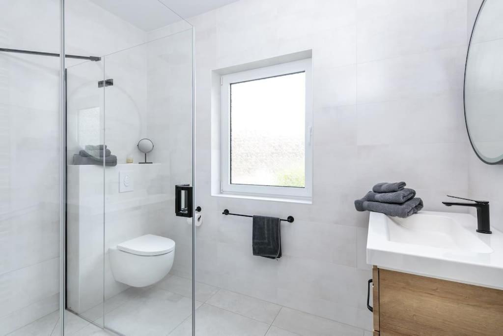 Charmantes Townhaus Mit Garten, W-Lan & Netflix Potsdam Dış mekan fotoğraf