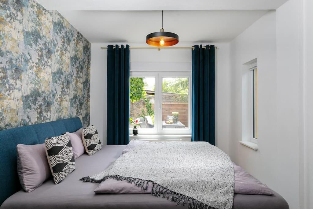Charmantes Townhaus Mit Garten, W-Lan & Netflix Potsdam Dış mekan fotoğraf
