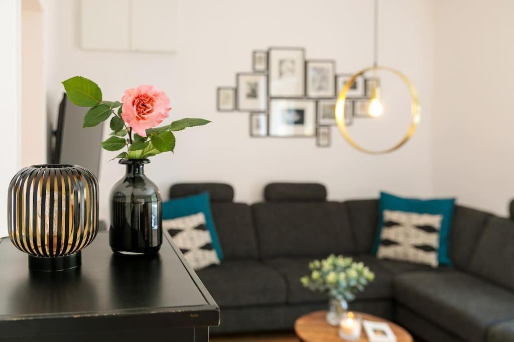 Charmantes Townhaus Mit Garten, W-Lan & Netflix Potsdam Dış mekan fotoğraf